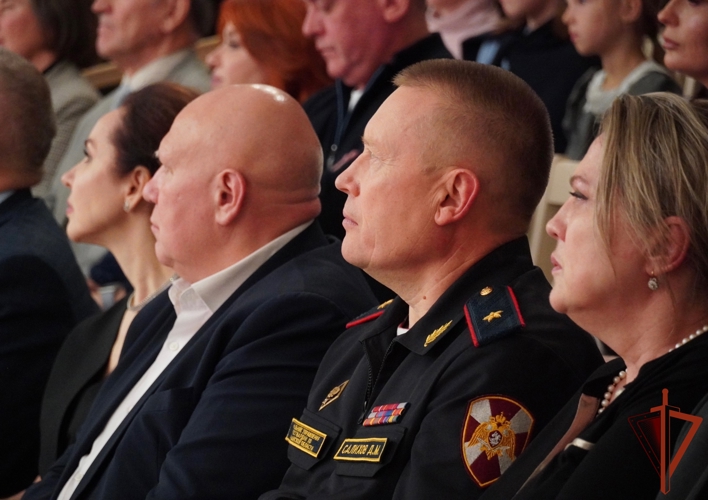 В Мурманской областной филармонии состоялся концерт Образцово-показательного оркестра войск национальной гвардии Российской Федерации , приуроченный к 82- годовщине разгрома немецко-фашистских захватчиков в Заполярье
